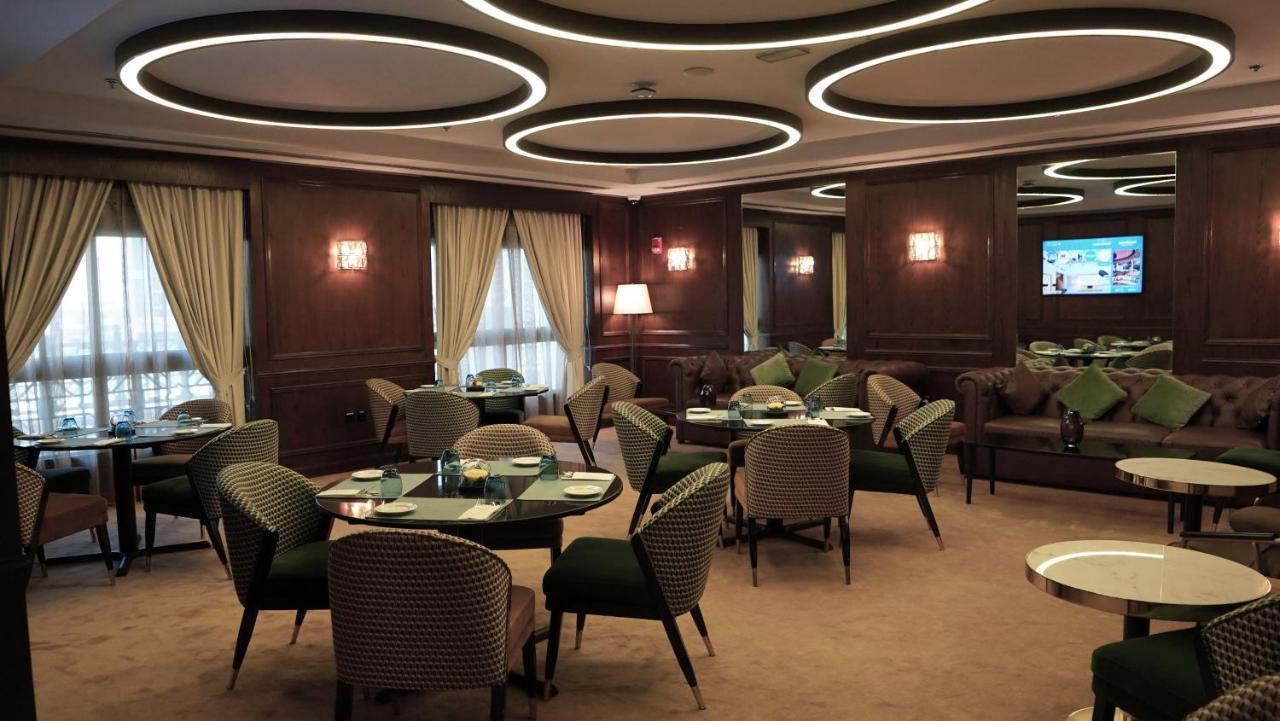 Deluxe Premium Level Lounge Access