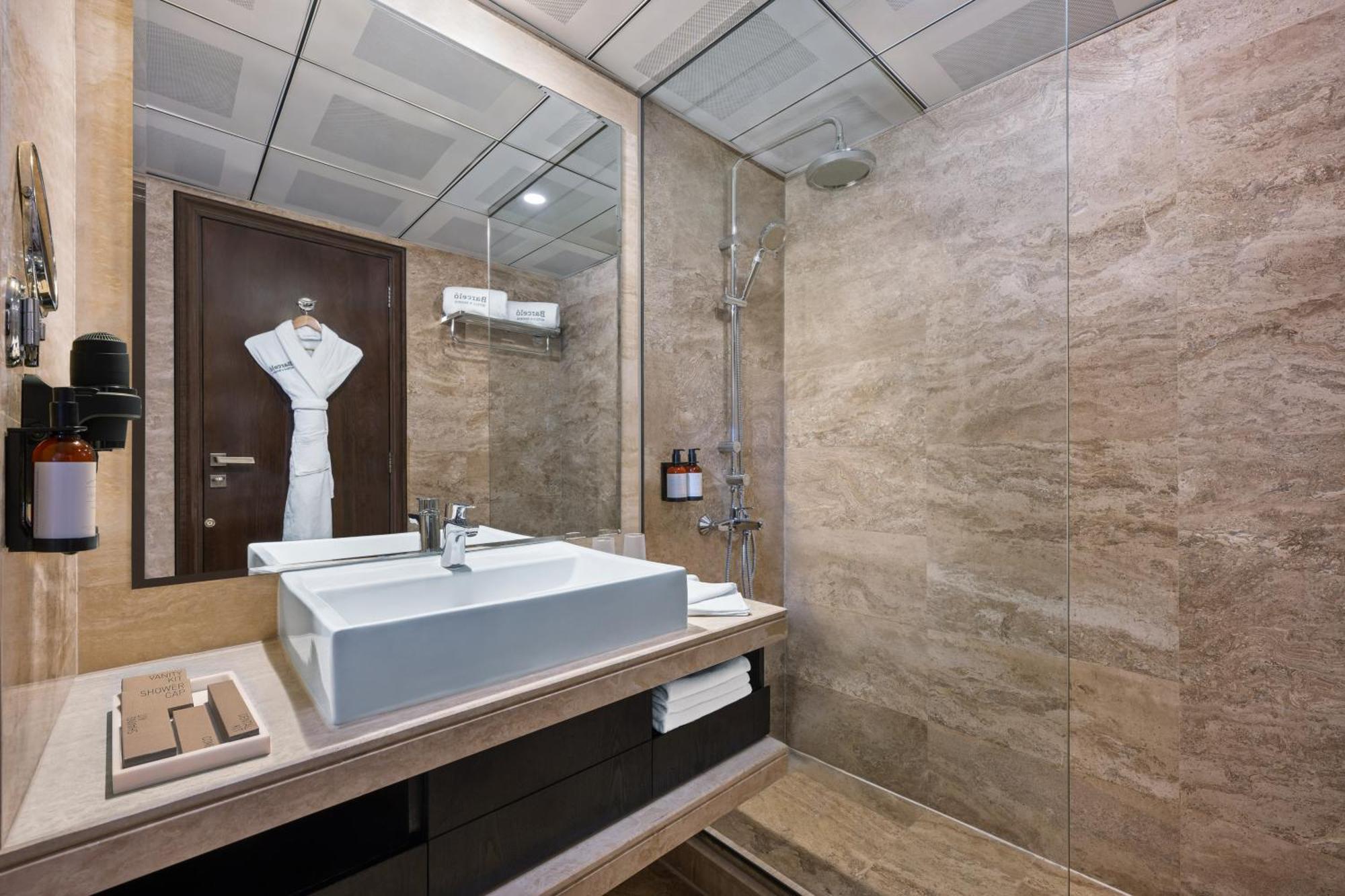 Deluxe Premium Level Lounge Access