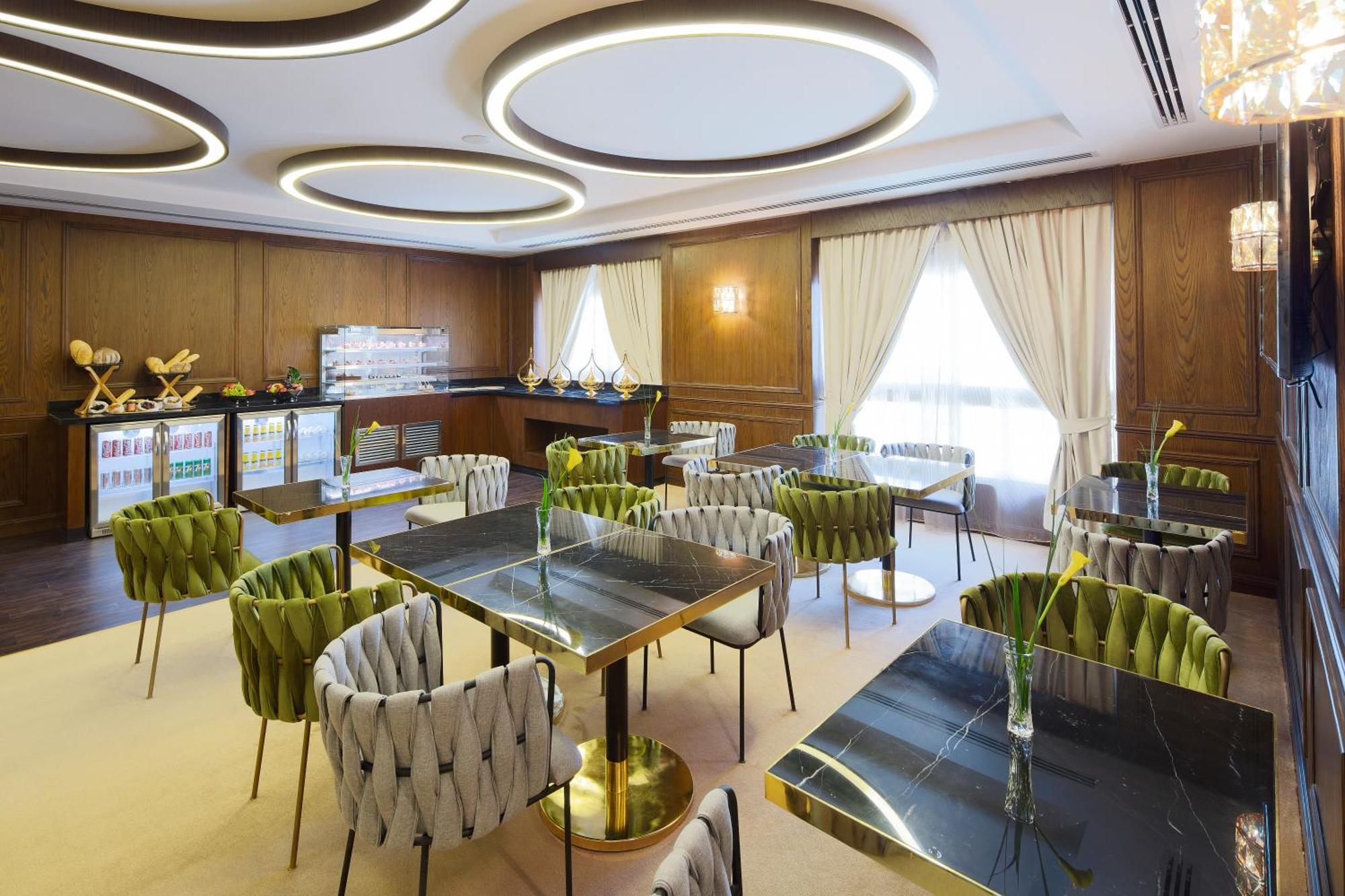 Suite Premium Level Lounge Access