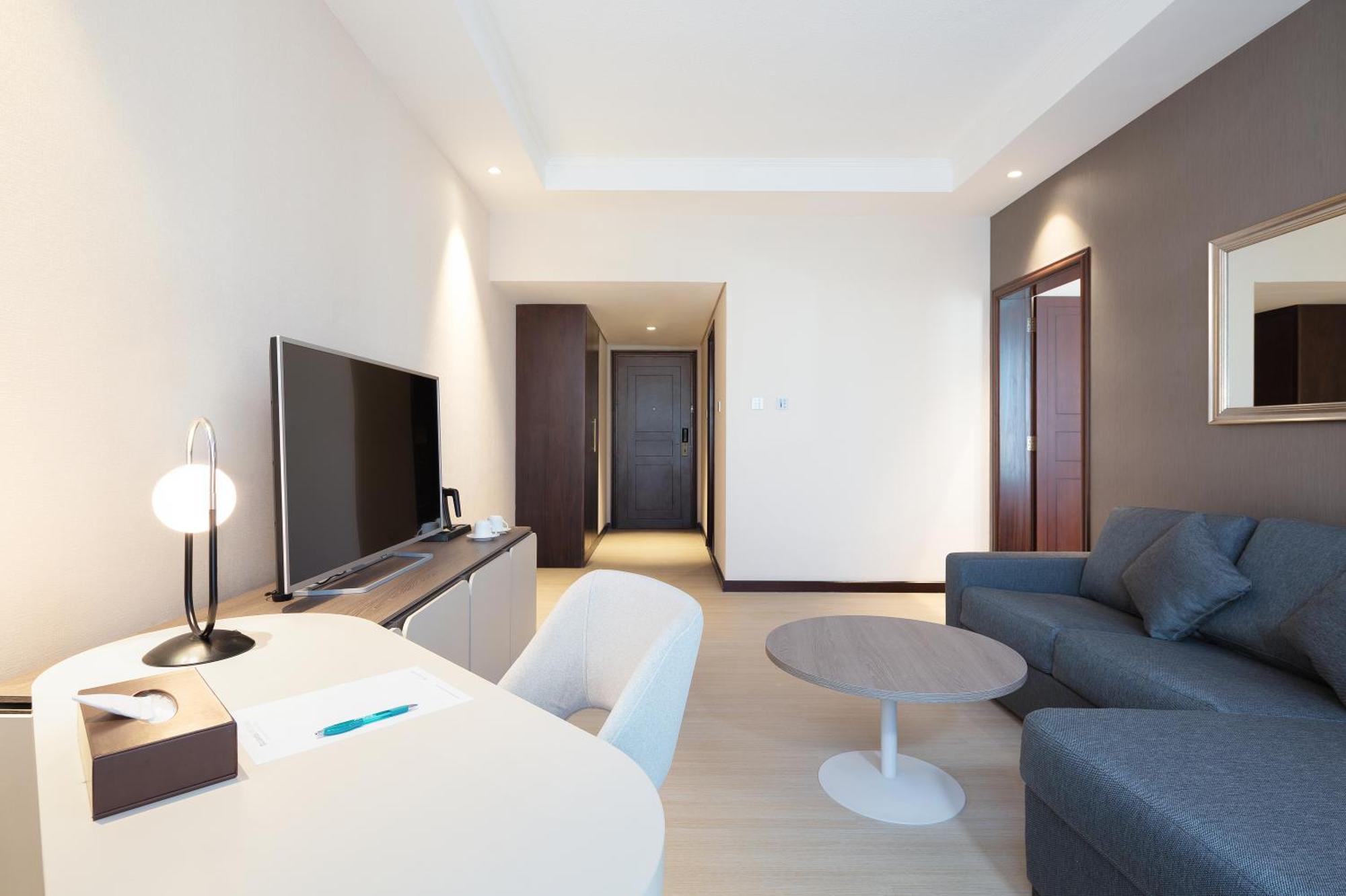Suite Premium Level Lounge Access